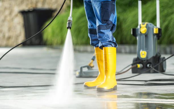 Best Roof Power Washing Services  in Garnett, KS